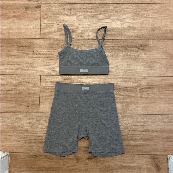 skims set - Picture 3 of 3